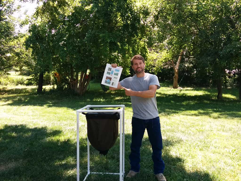 Simple Garbage Can Worm Bins